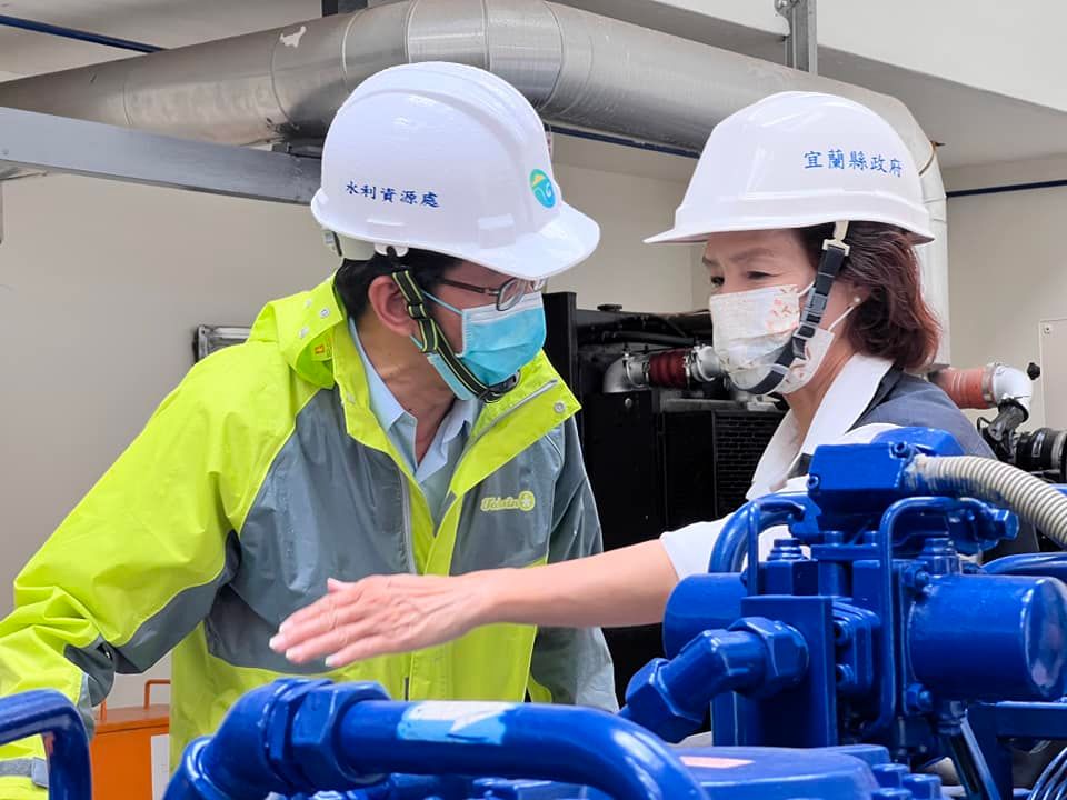 宜蘭縣長林姿妙昨天前往平行抽水站視察各項整備工作。 圖/林姿妙臉書粉專