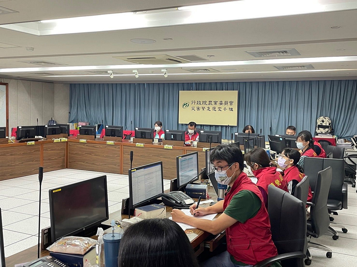 農委會召開軒嵐諾颱風災害緊急應變小組工作會議。 圖：農委會提供