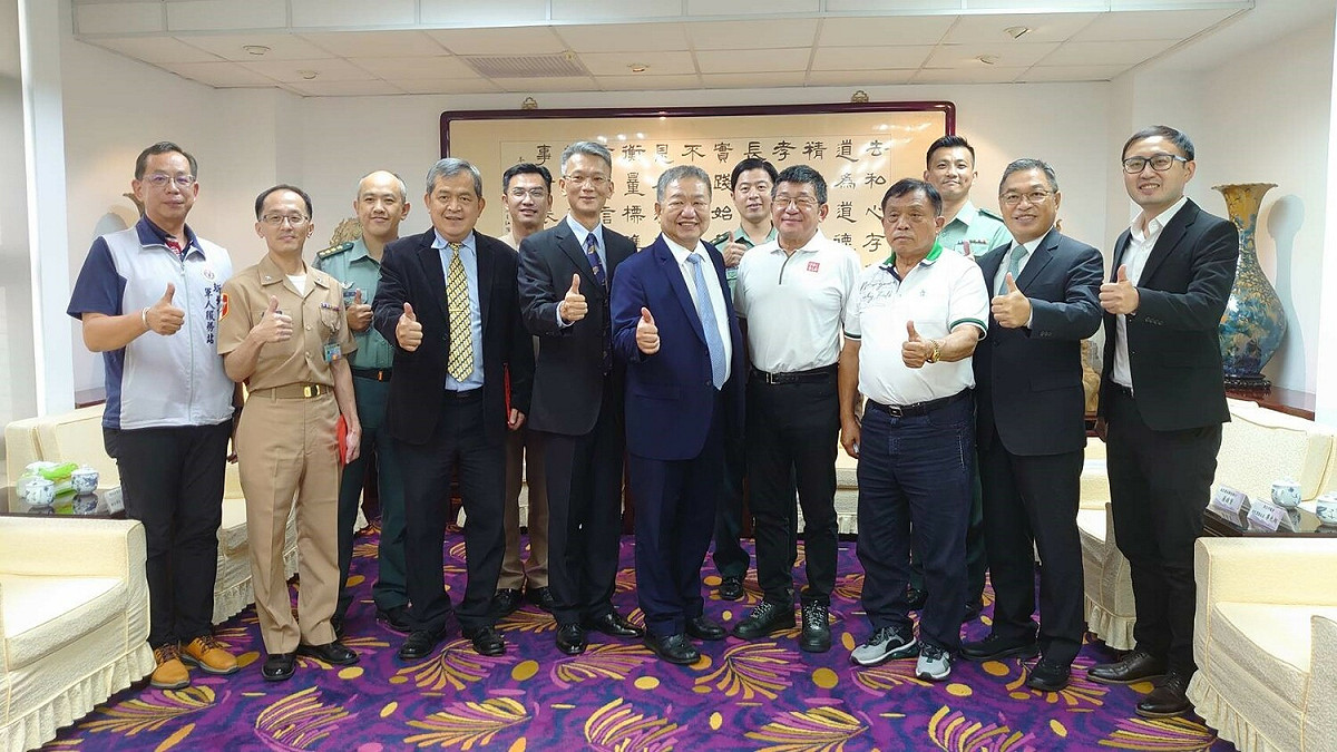 新北市議會議長蔣根煌(中)邀集轄內駐軍至議會敘談。 圖：新北市議會提供