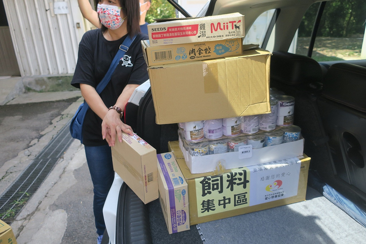 普渡法會完畢，全數捐贈給新北市動保處中和動物之家，愛心幫助動物之家的毛寶貝。 圖：新北市動保處提供