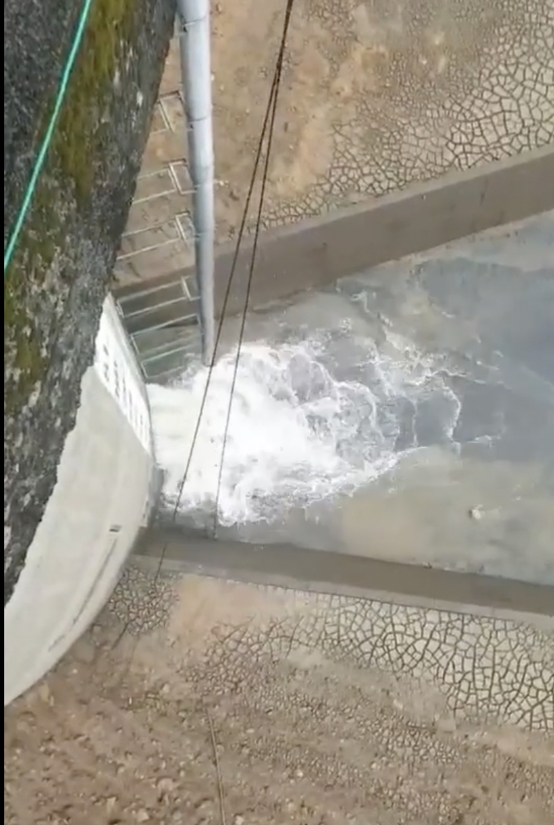 林右昌解釋，該水庫於其他不同，是自八堵抽水站抽水儲存，因季節改變，雨天將會不斷，基隆缺水情形將逐步消除。 圖：截自林右昌臉書