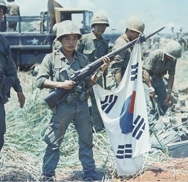 在越南戰場的韓國軍隊。 圖 : 翻攝自KKNews