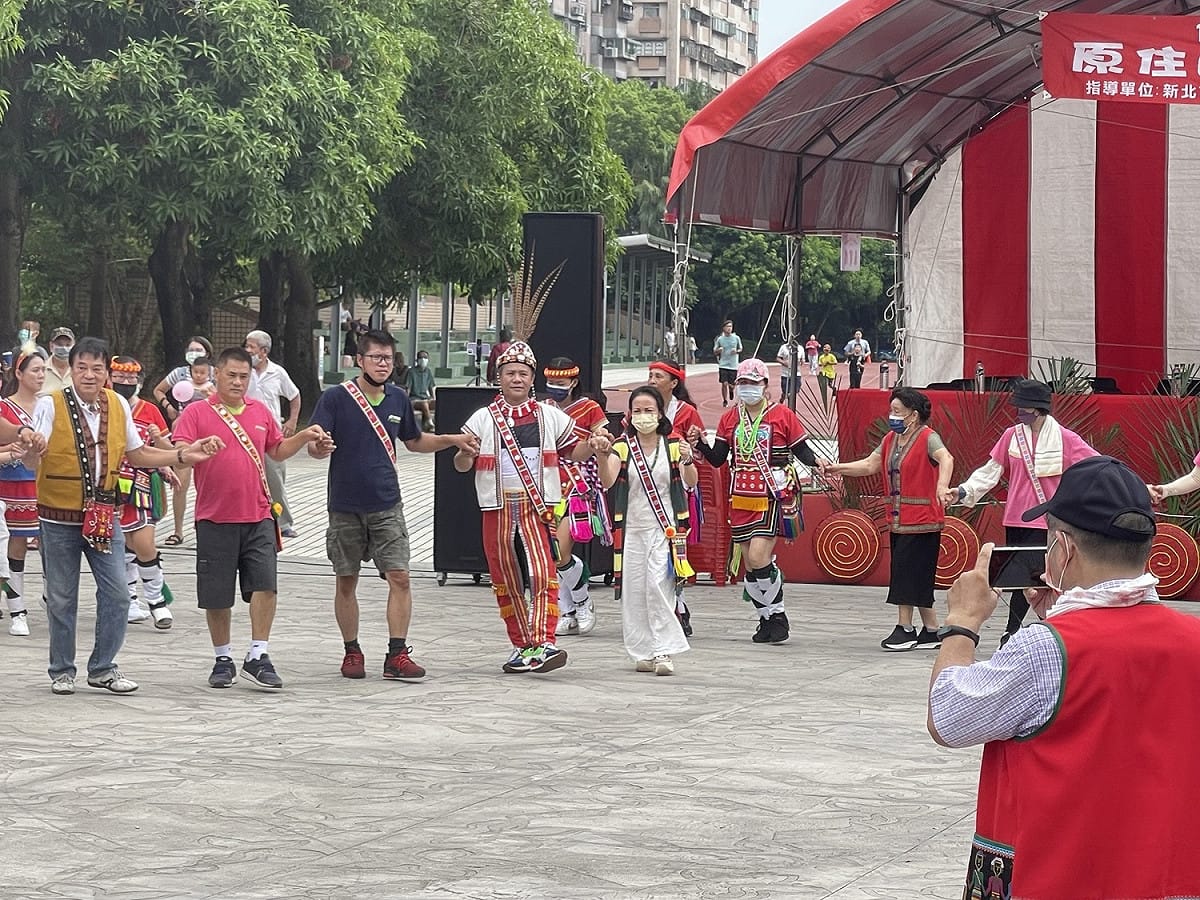 都會區族人舉辦豐年祭，以緬懷祖先、感恩祈福並傳承文化。 圖：新北市原民局提供