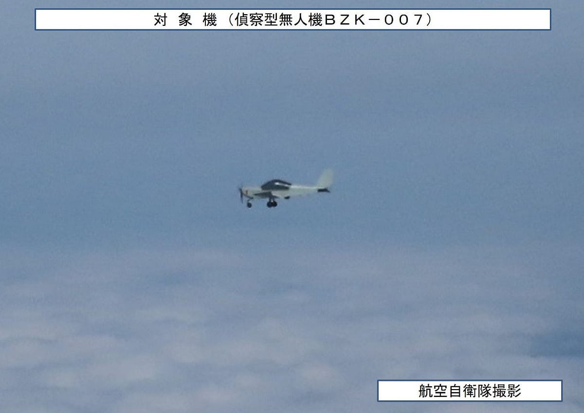日本航空自衛隊2022年3月16日拍攝到BZK-007無人偵察機照片。 圖：翻攝統合幕僚監部網頁(資料照片)
