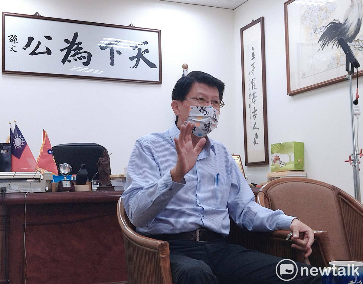謝龍介語帶玄機地指出，黃偉哲收賄案的進度與資料需要暫時保留，等待最佳時機再對外公布，相信今年的台南市長選舉將是最精彩的一場選舉。 圖：黃博郎／攝