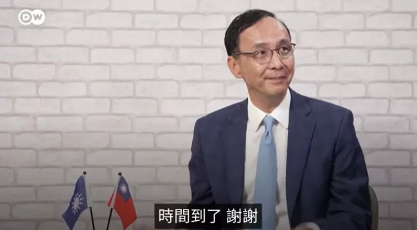 面對德國之聲數度尖銳提問，朱立倫疑似被激怒，竟以「時間到了」逕自宣布結束專訪。政治學者陳方隅直言，只能說「慘不忍睹」。 圖：翻攝臉書