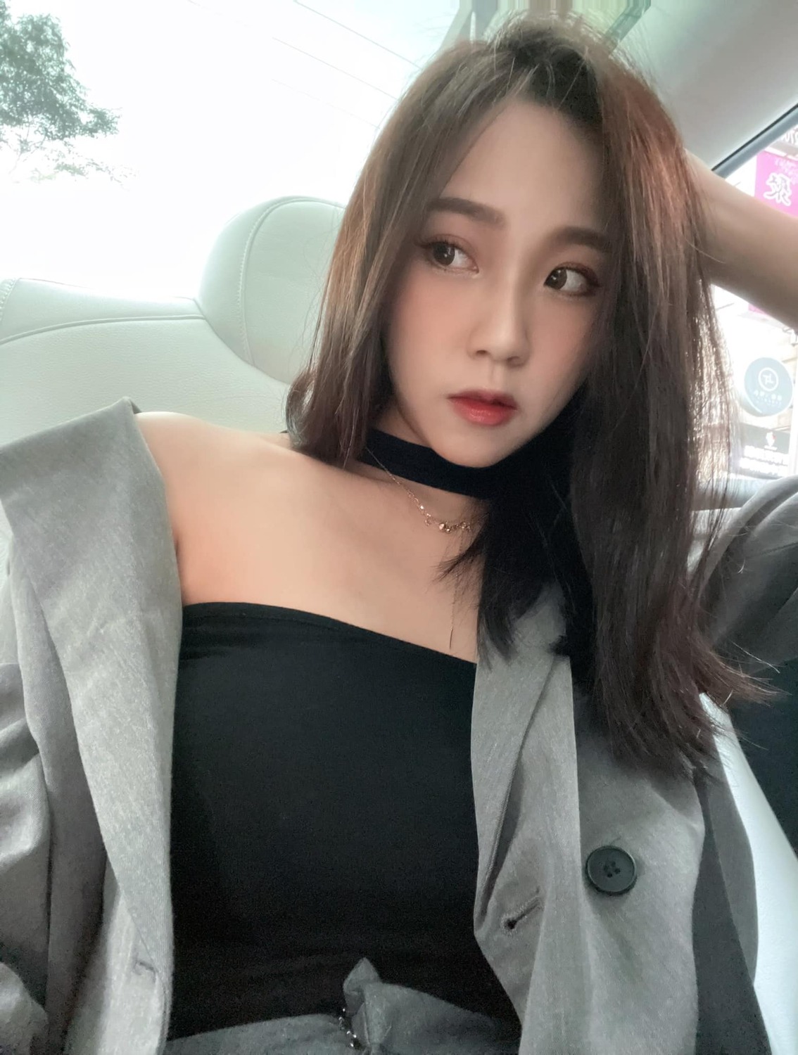 Q塔曾擔任過補教老師，因傲人上圍在PTT爆紅。 圖：翻攝自Q塔 Queenta臉書
