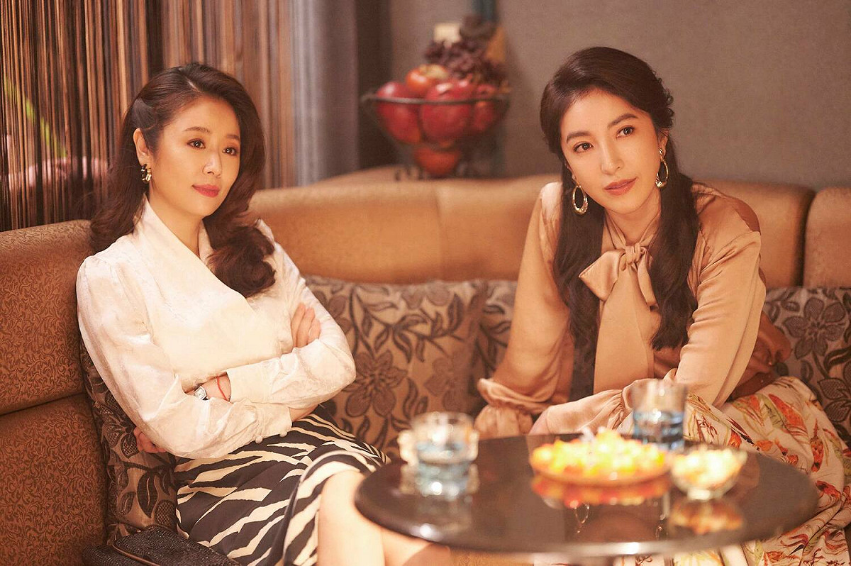 《華燈初上》女主角楊謹華(右)、林心如(左)雙雙入圍第57屆金鐘獎最佳女主角獎。 圖：Netflix、百聿數碼/提供