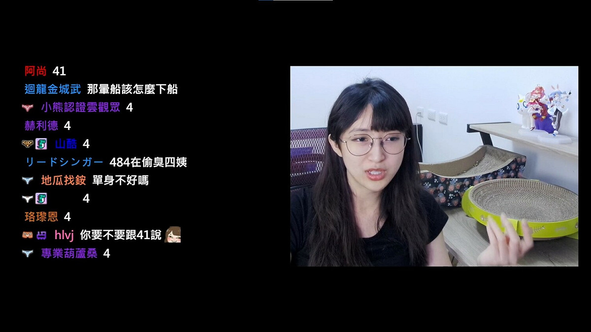 小熊講到一半時她順便偷酸好友實況主貝莉莓曾提過性生活「一週要4次」的條件，說她真的「超級奇怪」。 圖：翻攝自小熊Twitch頻道