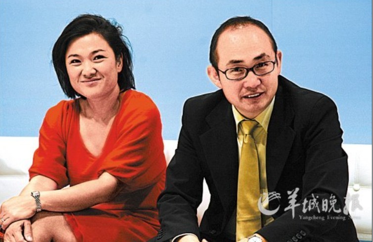 潘石屹（右）、張欣夫妻在 2022 年 9 月雙雙辭去 SOHO 中國的高層職務。 圖:翻攝自羊城晚報