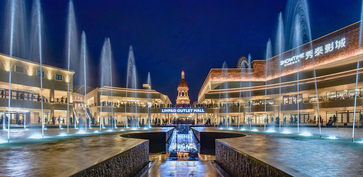 麗寶Outlet Mall中秋夜有水舞燈光秀。 麗寶渡假區/提供