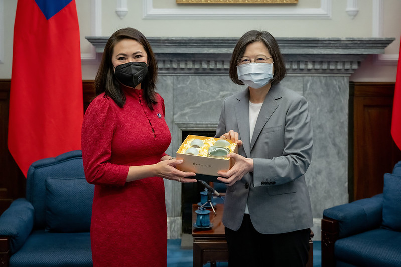 蔡英文總統今（8）日上午接見「美聯邦眾議院軍事委員會『情報暨特種作戰』小組副主席莫菲（Stephanie Murphy）訪問團」。 圖：總統府提供