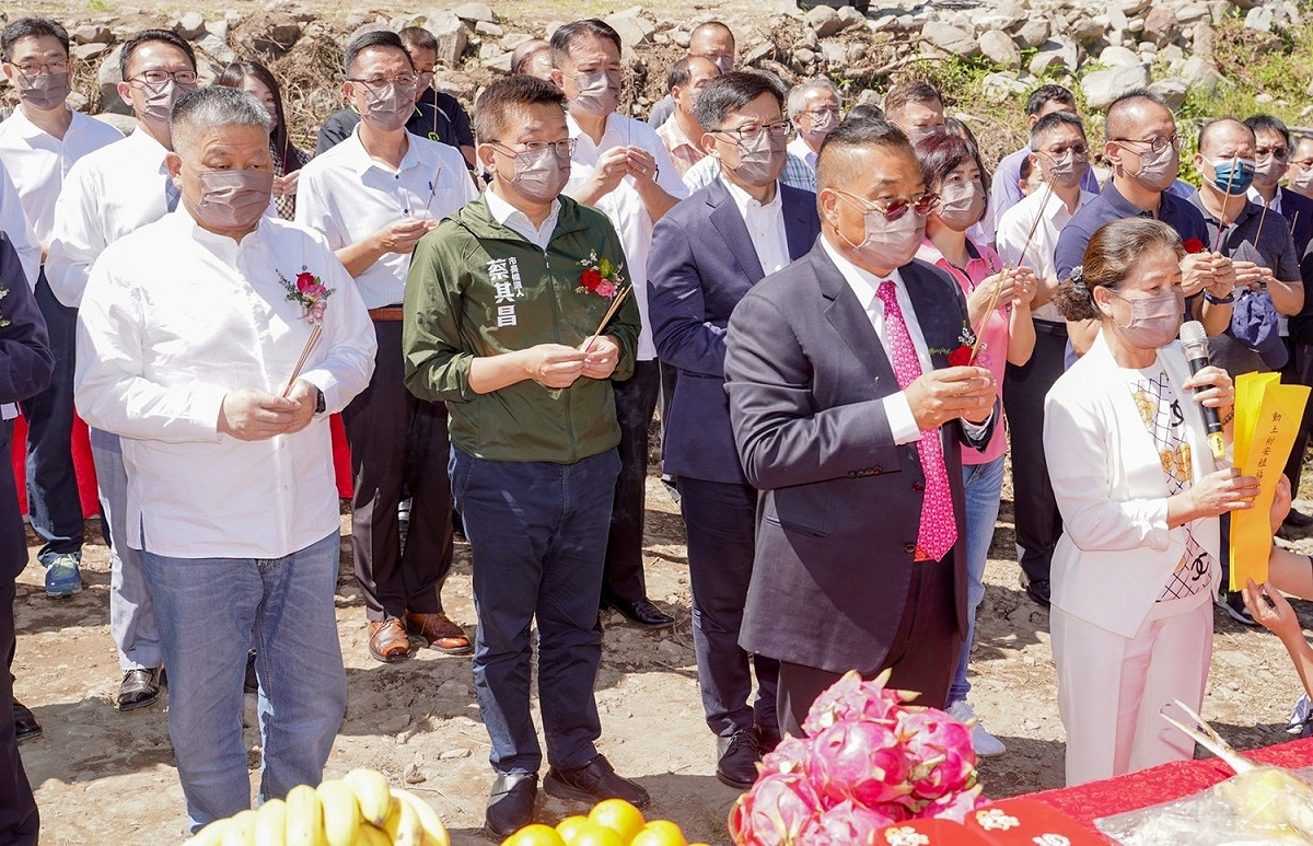 蔡其昌與顏清標在「谷關少爺行館」動土典禮上同框。 圖：谷關少爺行館/提供