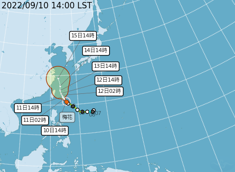 今日下午14時的梅花颱風的中心位置在鵝鑾鼻東方530公里海面上。 圖：取自中央氣象局網站