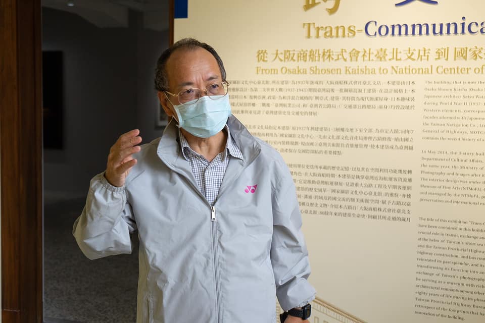 針對懸賞找源頭引發「推給紅軍」、「替綠營甩鍋」的指控，張景森稱自己未預設紅綠藍哪軍，但事關台灣民主生存與否，因此不得不謹慎。 圖：擷自張景森臉書（資料照）