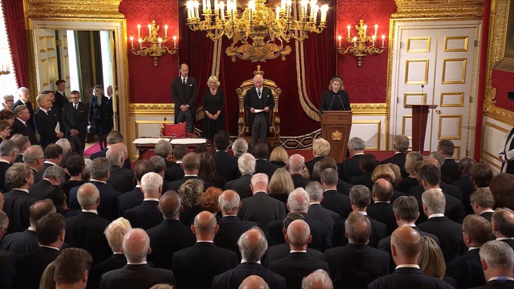 英國國王查爾斯三世抵達登基典禮現場。 圖:翻攝自The Royal Family Youtube