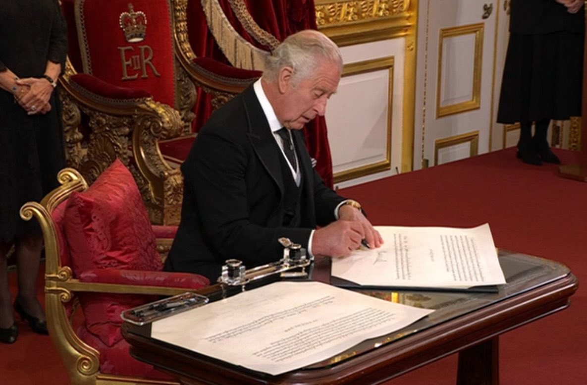 英國國王查爾斯三世正式登基，俄羅斯總統普丁（Vladimir Putin）事後透過俄羅斯駐英大使館，向新任國王表達了祝賀之意。 圖：擷自推特@MonarchyUK