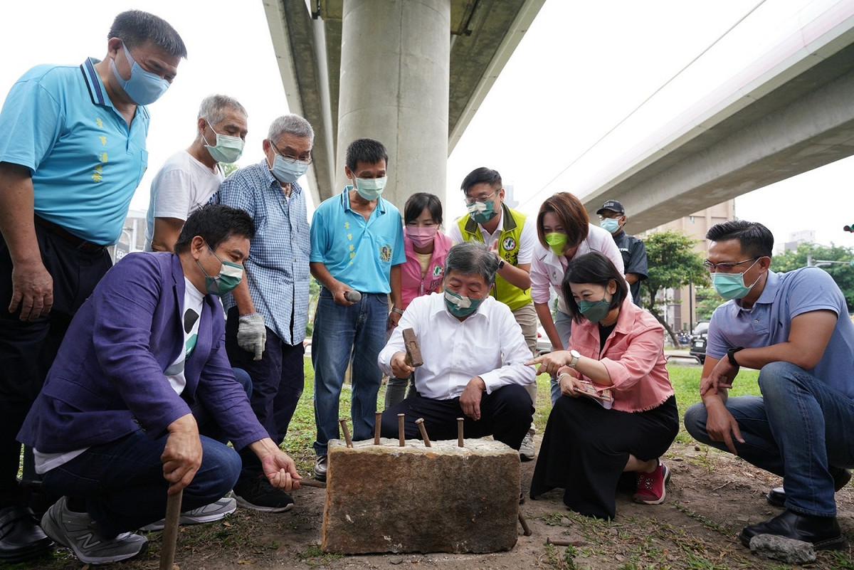 民進黨台北市長參選人陳時中出席北投慈生宮參香暨唭哩岸打石文化導覽體驗。 圖：陳時中競選團隊 / 提供