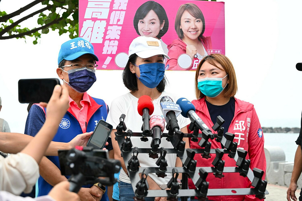柯志恩(中)親口證實韓國瑜不會出席首場萬人造勢大會。 圖：柯志恩選辦提供