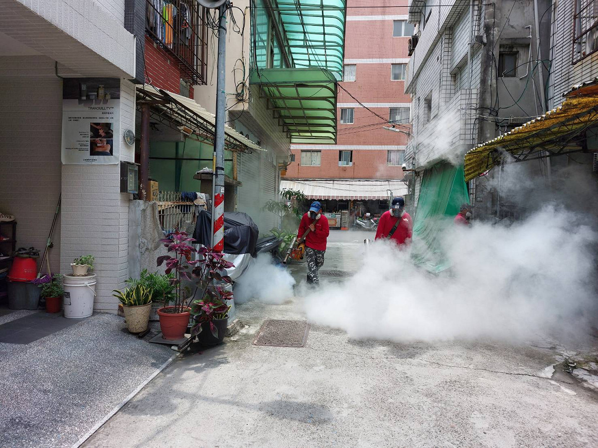 高市對列管高風險場域進行清消工作。 圖：高雄市衛生局提供