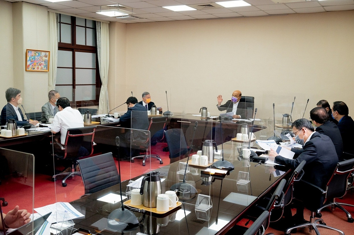 行政院長蘇貞昌12日主持擴大防疫會議。 圖：行政院提供