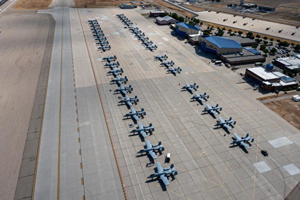 9月7日，美軍37架A-10攻擊機在愛達荷州的戈文機場列隊。 圖：翻攝自US Air National Guard