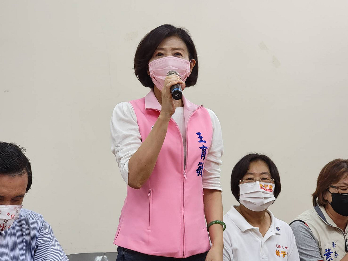 老師必須擔任選務人員，王育敏呼籲修法，強調「放過老師們吧！」 圖：王育敏競選團隊/提供