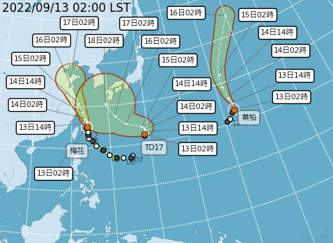 輕度颱風莫柏（右起）今天凌晨2時的中心位置，在台北東方4210公里海面上，與熱帶性低氣壓TD17、中颱梅花並行，讓太平洋好熱鬧。 圖：中央氣象局/提供