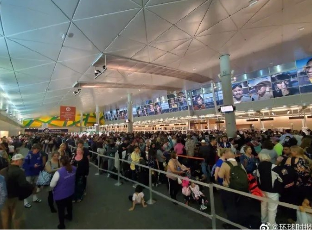 拜登提到 :「美國身為現代航空業的始祖，但卻放任我們的機場落後於競爭對手。世界前 25 名的機場沒有一個是美國的」。 圖 : 翻攝自環球時報