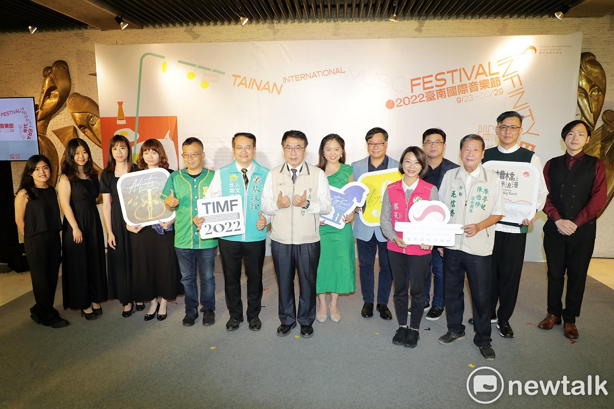 「2022台南國際音樂節」即將於9月23日至10月29日盛大登場，台南市長黃偉哲表示，今年音樂節演出地點包含了許多台南特色地景，包括億載金城、奇美博物館、台南市美術館、二寮觀日亭、曾文溪渡槽橋、走馬瀨農場，把音樂文化與自然美景融合。 圖：黃博郎／攝