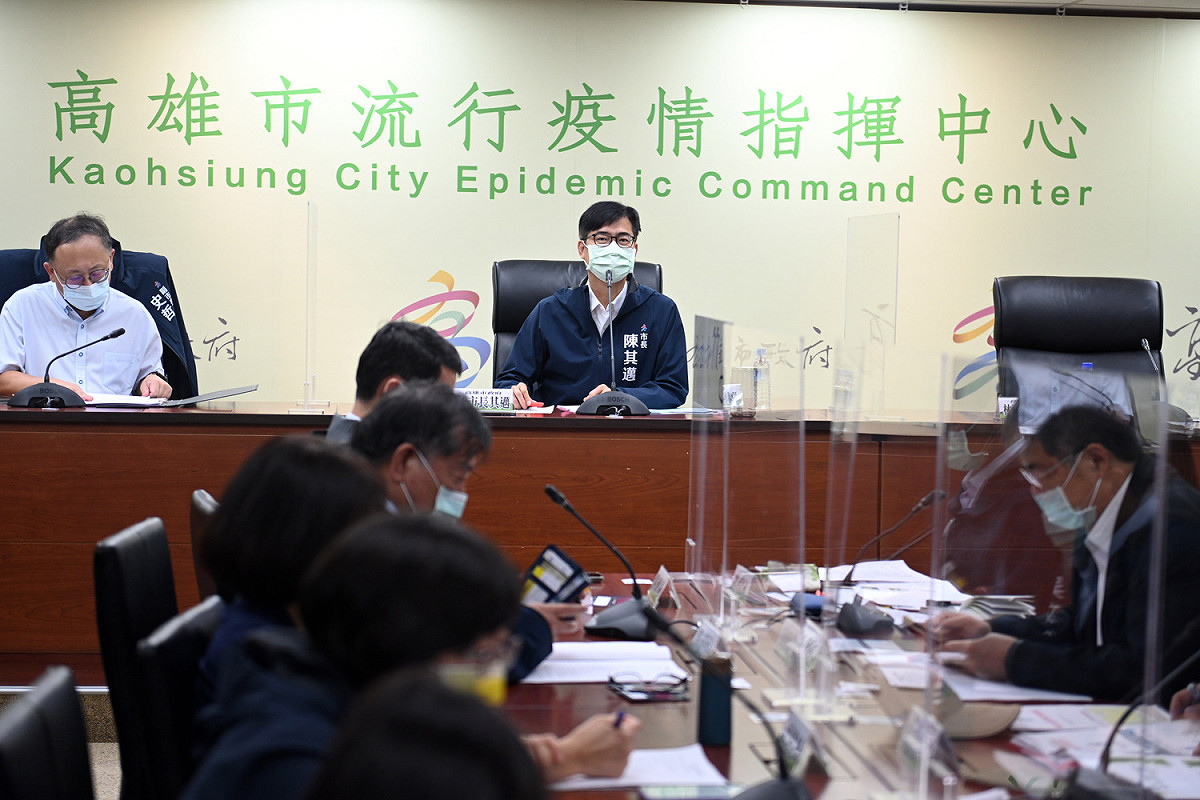 陳其邁主持市府防疫會議。 圖：高雄市政府提供
