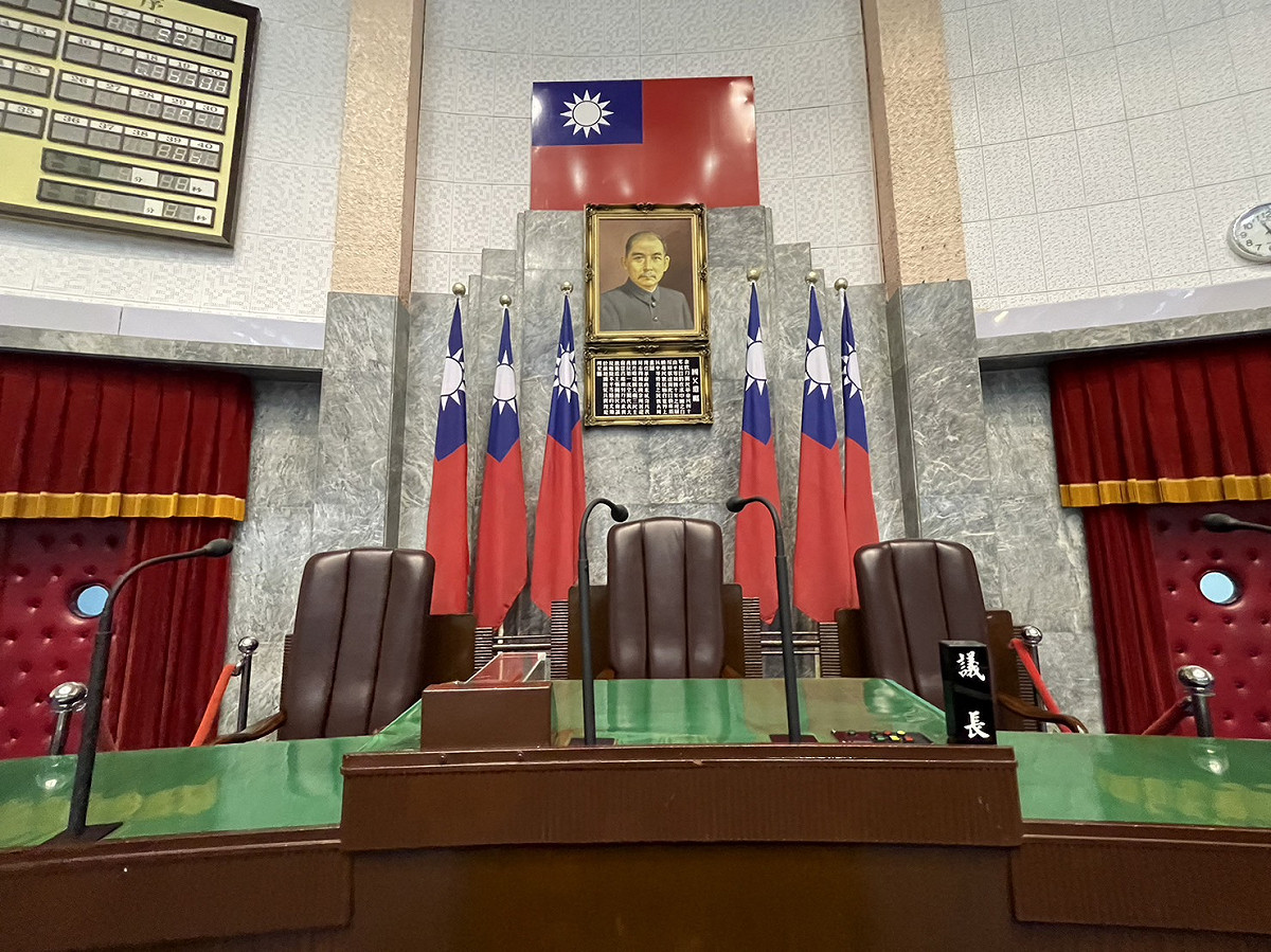 省議會議長席在全國古蹟日首度開放參觀及拍照。 立法院中南部服務中心/提供