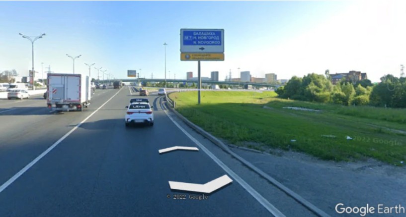 路牌顯示匝道與M7公路銜接，通向下諾夫哥羅德州，中途經過巴拉希哈 圖:翻攝自澎湃新聞