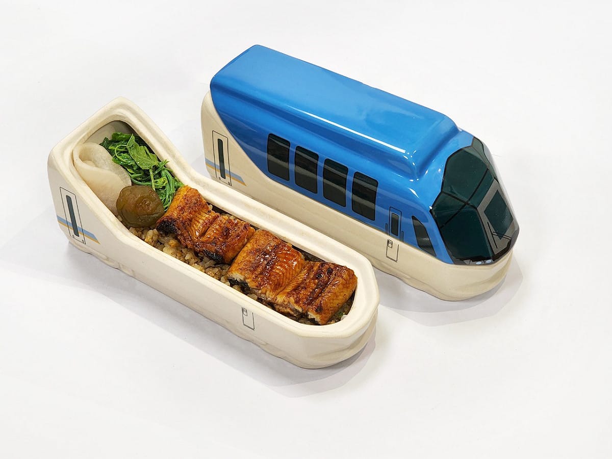 台日聯名「靚味便當」，外盒使用近鐵觀光特急的SHIMAKAZE列車造型，內盒充滿象徵台日友好的菜色。 圖：交通部台灣鐵路管理局/提供