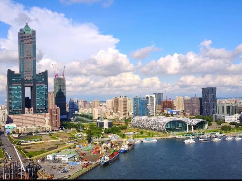 台積電落腳高雄，謝金河認為，可以強烈感受到高雄的蛻變，等了40年，終於等到城市光榮感。 圖：謝金河臉書