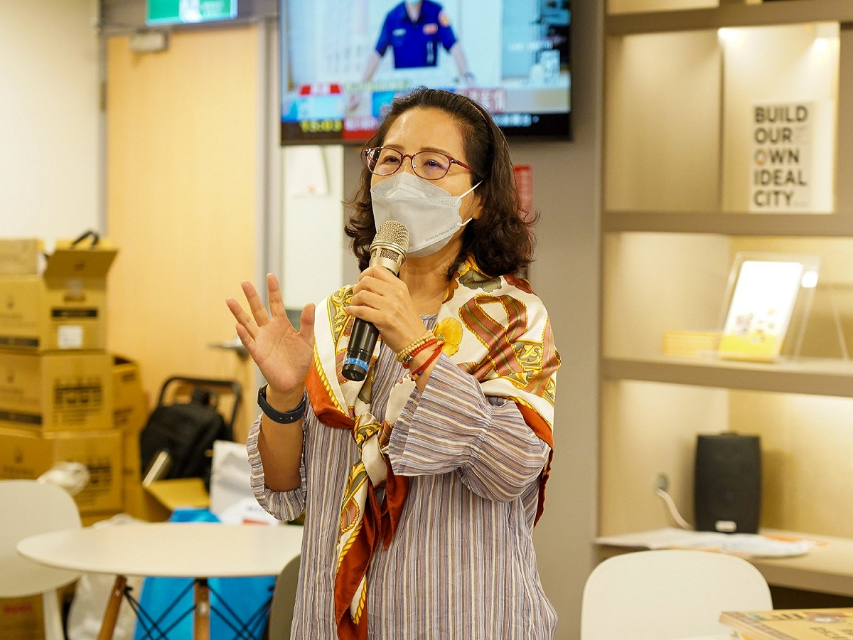 經發局副局長黃碧玉表示，為促進地方觀光發展商機，經發局協助傳統工廠轉型為具有觀光價值的場域，助業者形塑品牌化形象。 圖：新北市經發局提供