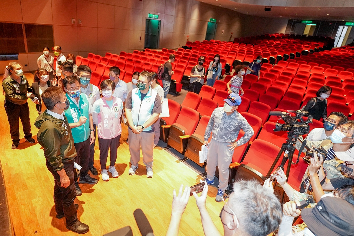 蔡其昌、黃國書邀請相關單位至中興堂會勘。  黃國書服務處/提供