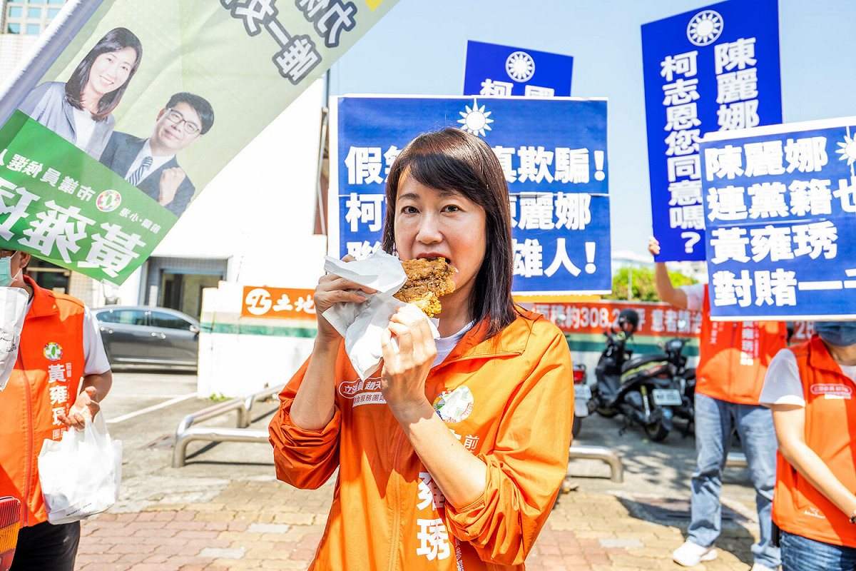 黃雍琇與柯陣營對賭一千塊雞排。 圖：黃雍琇提供