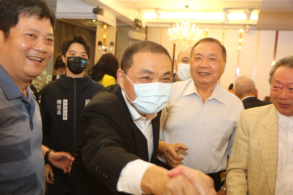 侯友宜昨出席新北市商業會後援會成立活動。 圖：侯友宜競選辦公室提供