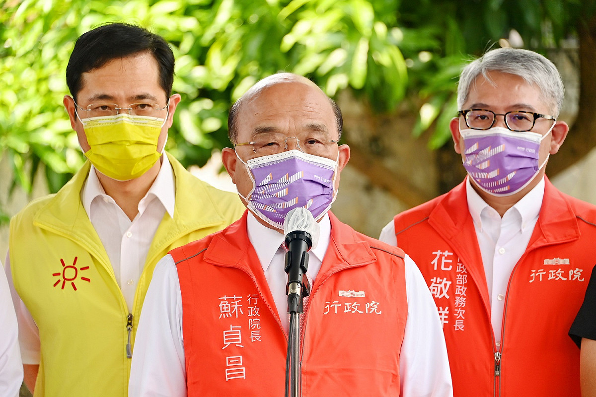 行政院長蘇貞昌今（16）天到新北市視察中央興辦中和區監理站周邊三處社會住宅計畫前受訪。 圖：行政院提供