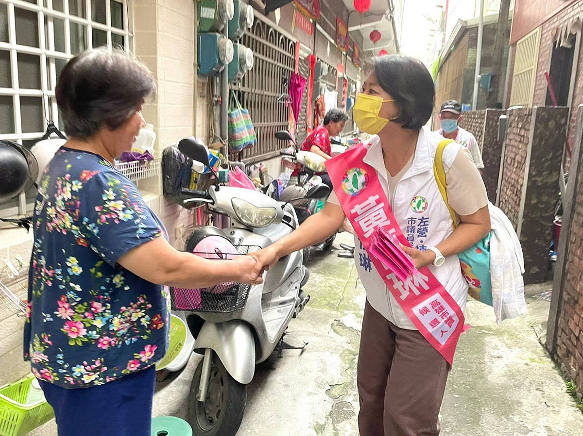 黃偵琳(右)批陳若翠愧對高雄市民的期待。 圖：邁盟提供
