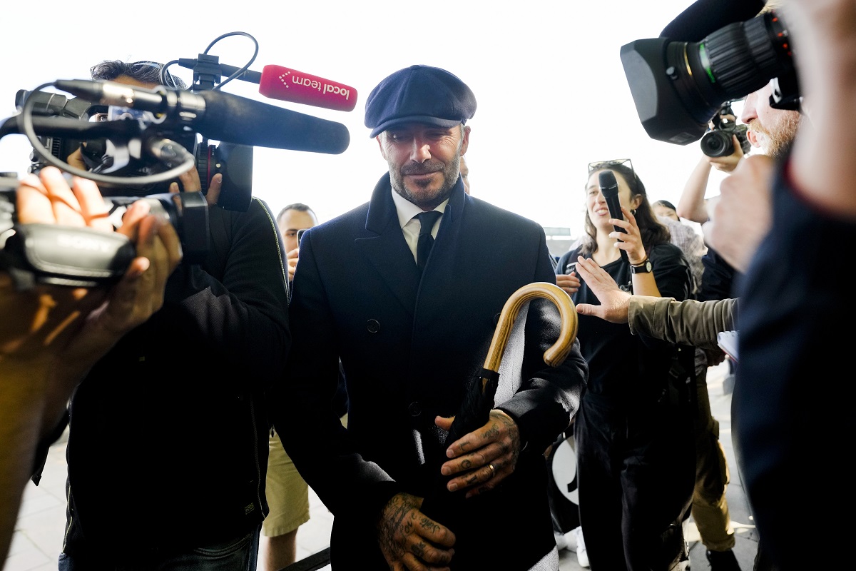 前英格蘭國家足球隊隊長貝克漢（David Beckham）排隊瞻仰英國女王伊麗莎白二世靈柩。