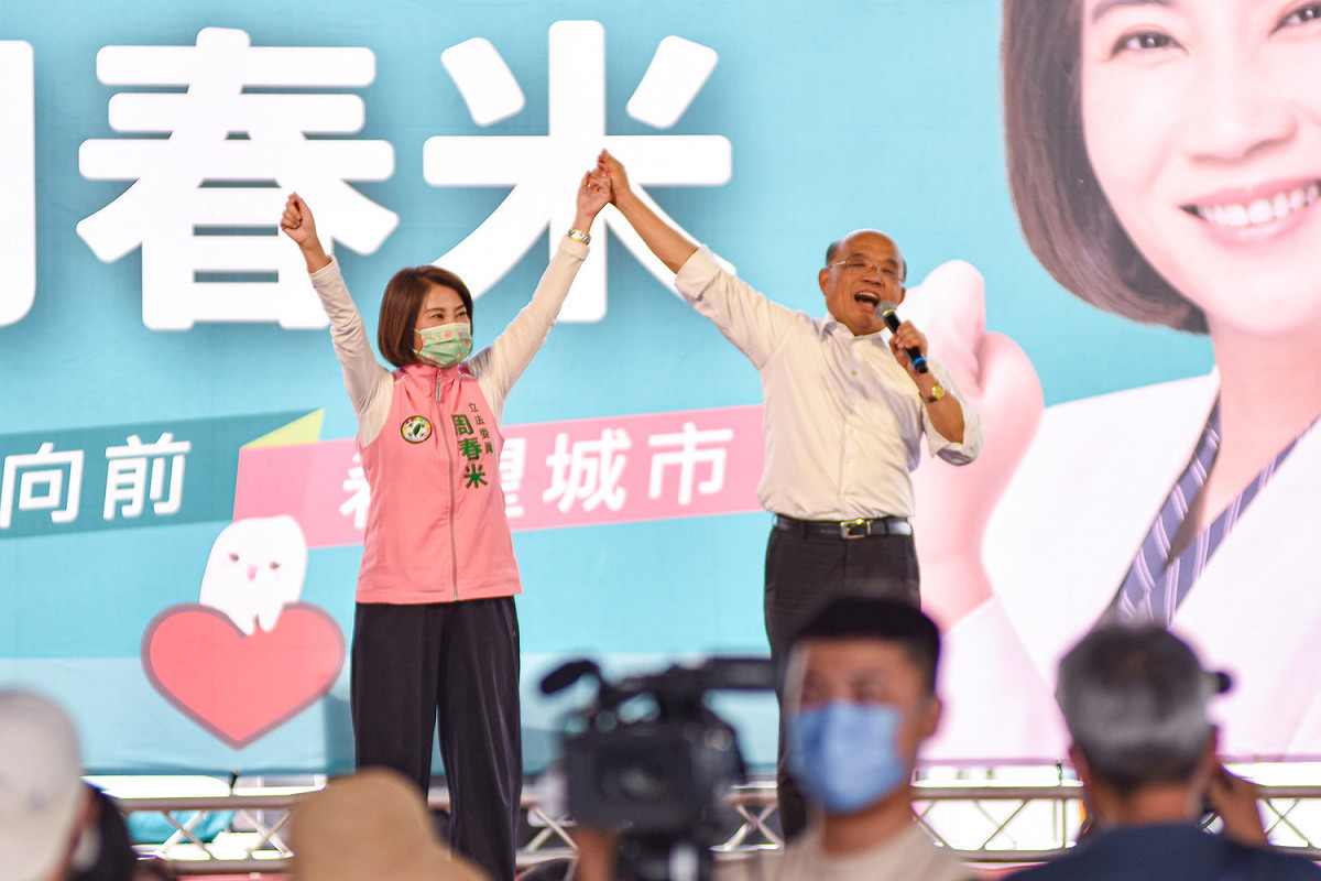 蘇貞昌(右)南下為周春米站台。 圖：周春米競選總部提供