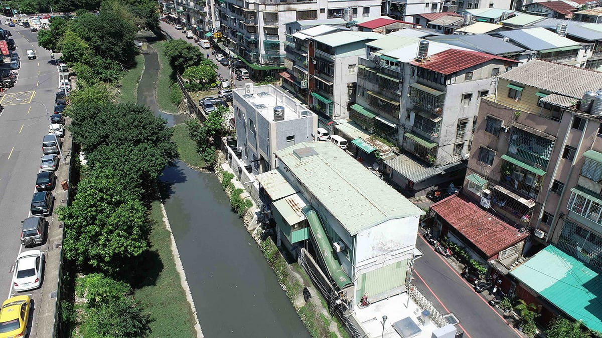 以礫間接觸法淨化水質。 圖：新北市水利局提供