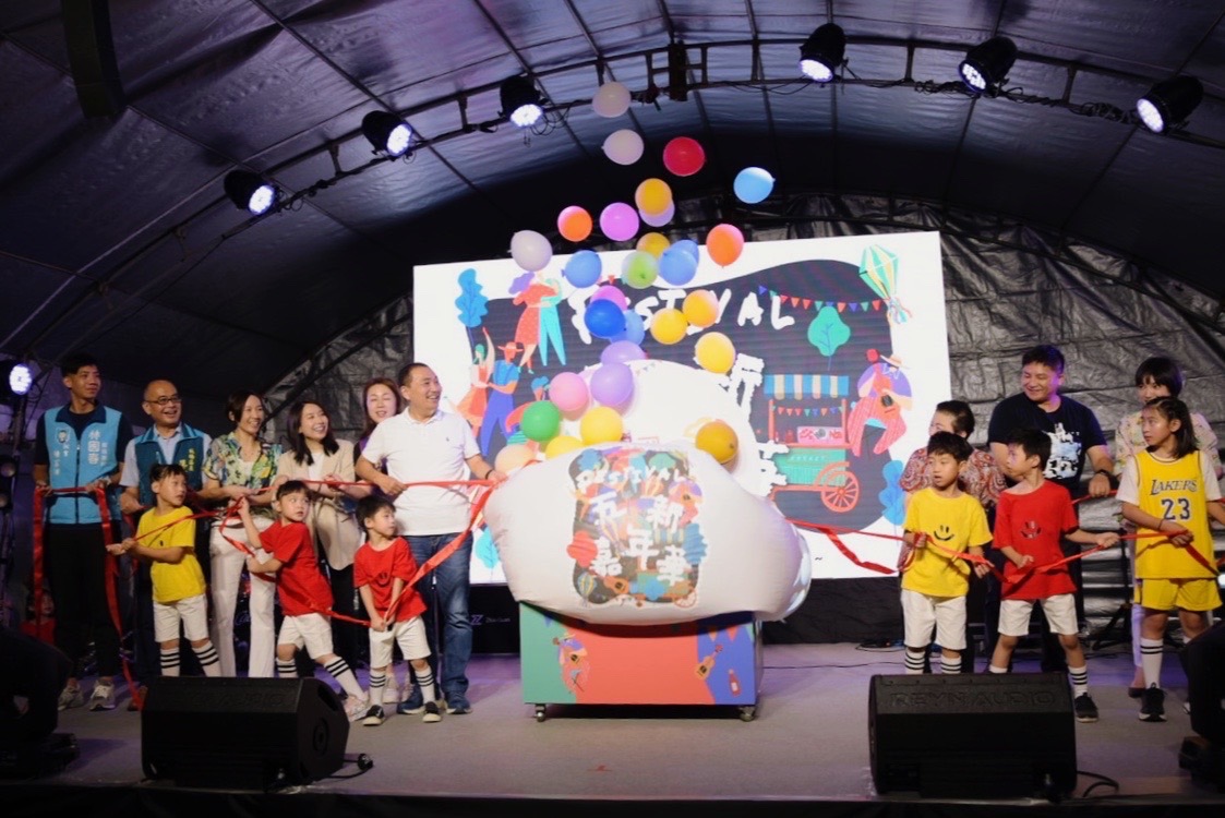 侯友宜與星星國貴賓一同為「五星嘉年華」揭開序幕。 圖：新北市青年局提供