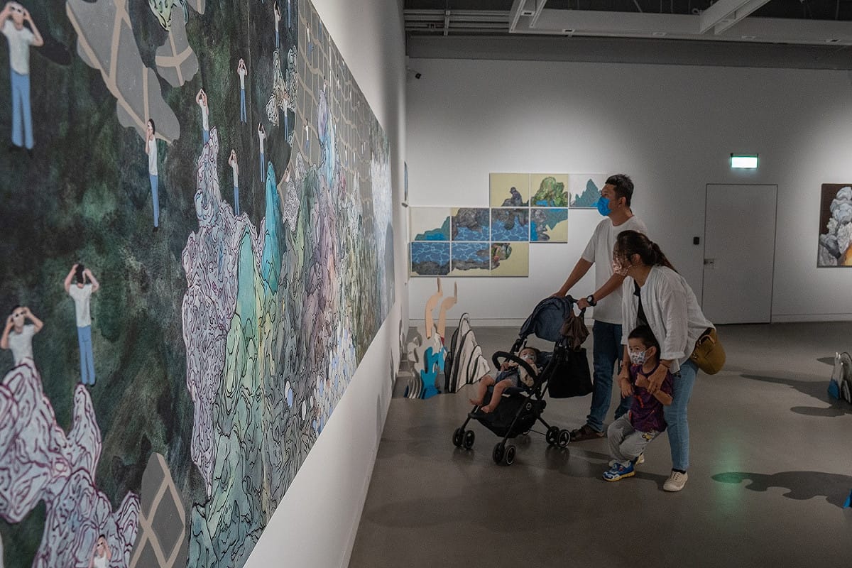 《野放途》吸引一家人看展。 圖：高美館提供