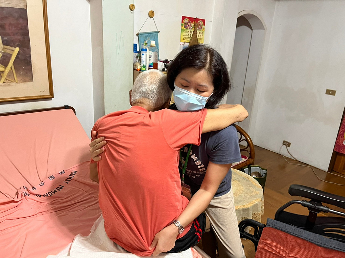 蔡秀子分享：「其實長照工作沒想像中這麼可怕，居家長照的工作時間彈性，案量與收入都很穩定又能助人，是一份相當有意義的工作。」 圖：新北市職訓中心提供
