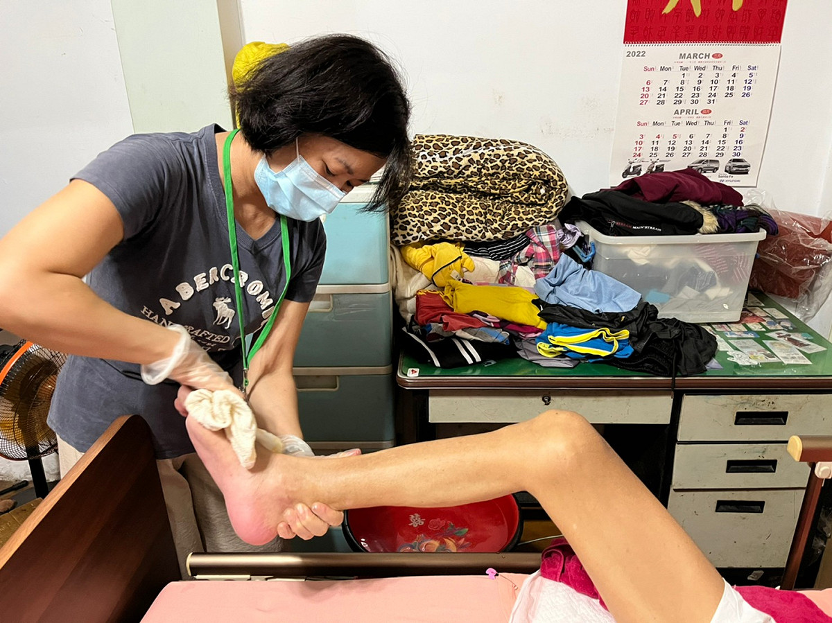 蔡秀子希望能提升服務，帶給生病長者心理層面的幫助，今年九月將繼續進修，希望未來朝照顧管理專員或個案管理師邁進。 圖：新北市職訓中心提供
