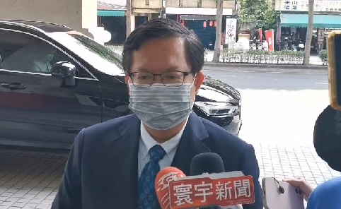 桃園市八德國民運動中心發生羽球場天花板輕鋼架掉落砸傷民眾。市長鄭文燦今日再次致歉。 圖：林昀真／翻攝