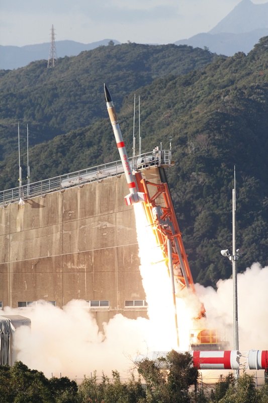 日本在15日上午8點33分發射全球最小運載火箭，以失敗收場。 圖：翻攝自JAXA官網。